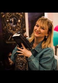 Emilia J Lee.jpg