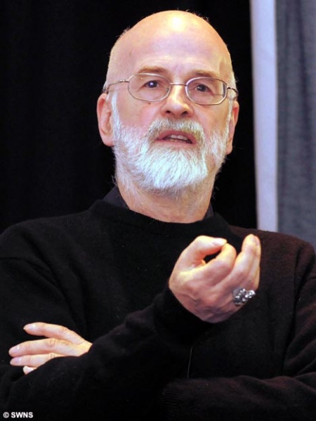 Plik:Terry pratchett1.jpeg